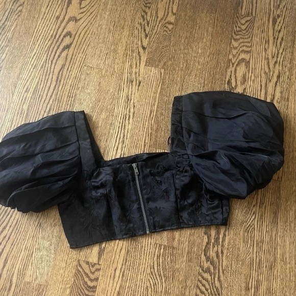Future Collective Black Cropped Puff Sleeve Zipper Back Top Size 2 NWOT - Picture 6 of 8